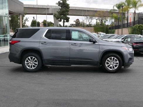 Used 2021 Chevrolet Traverse LS FWD image 2