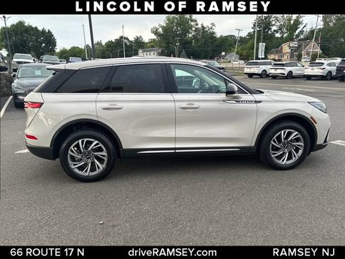 Used 2023 Lincoln Corsair AWD image 9