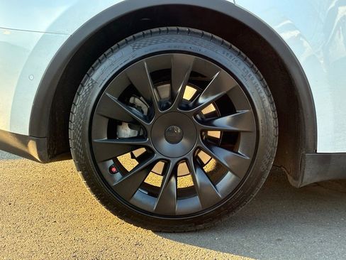 Used 2021 Tesla Model Y Long Range image 49