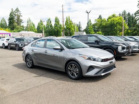 Used 2022 Kia Forte LXS FWD image 25