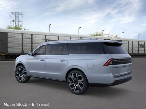 New 2026 Lincoln Navigator L Reserve AWD/4WD image 17