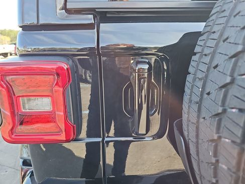 Used 2023 Jeep Wrangler Altitude image 18