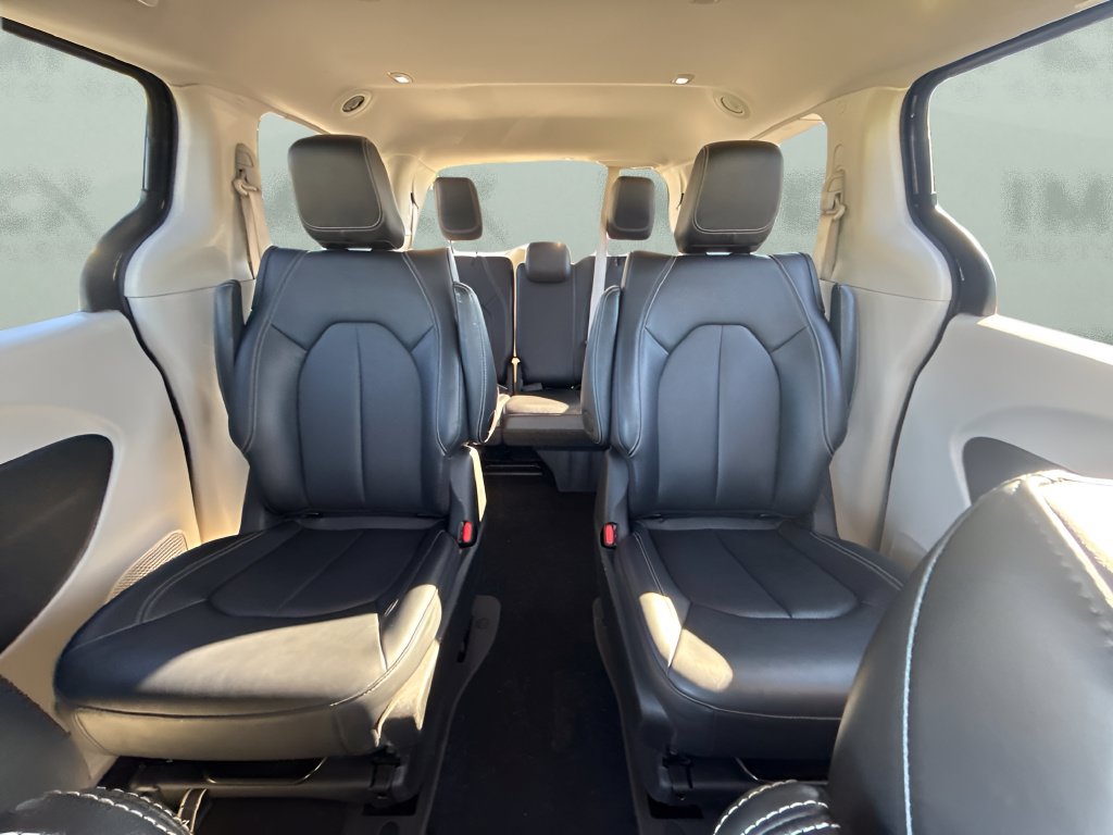 Used 2024 Chrysler Pacifica Limited FWD image 10