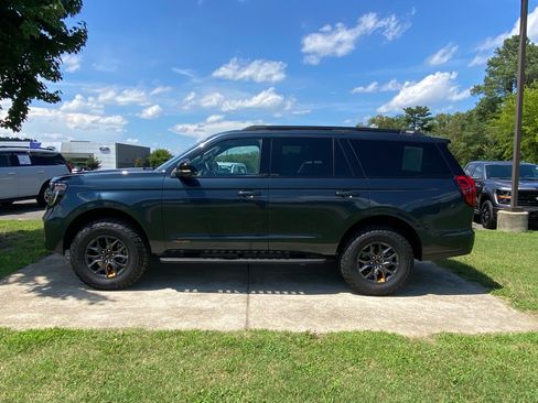 Used 2025 Ford Expedition Tremor AWD/4WD image 3