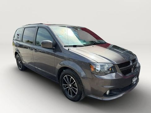 Used 2018 Dodge Grand Caravan GT FWD image 2