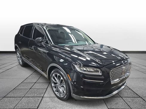 Used 2022 Lincoln Nautilus Reserve image 3