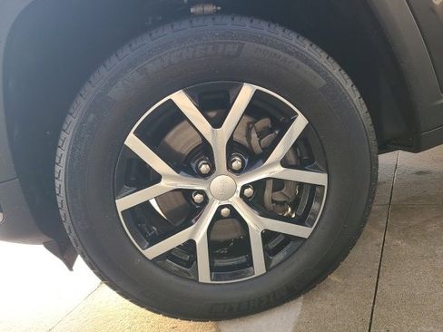 Used 2023 Jeep Grand Cherokee L Limited image 12