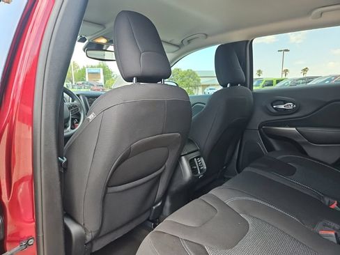 Used 2021 Jeep Cherokee Latitude AWD/4WD image 21