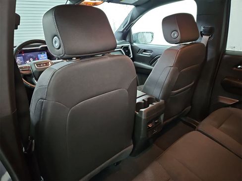 Used 2024 GMC Canyon Elevation image 18