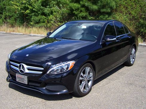 Used 2015 Mercedes-Benz C 300 Sedan image 1