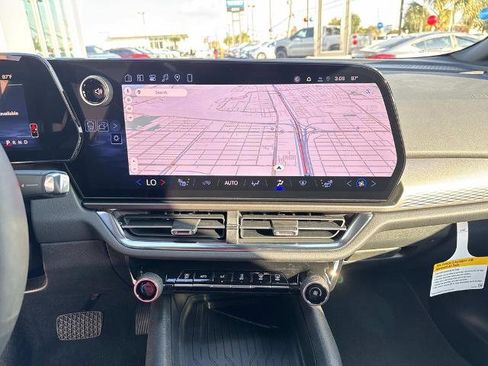 New 2026 Chevrolet Equinox EV LT image 18