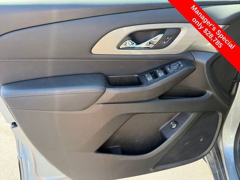Used 2024 Chevrolet Traverse LT FWD image 25