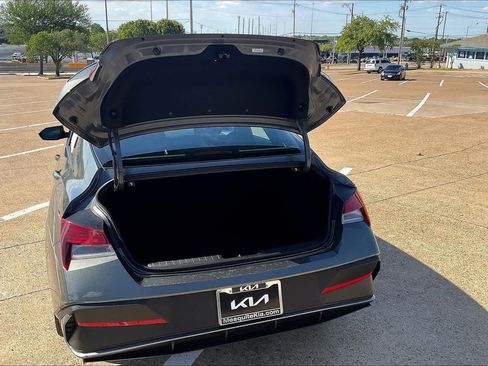 Used 2025 Hyundai Elantra Sport image 18