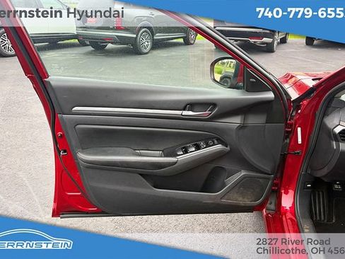 Used 2023 Nissan Altima 2.5 SV FWD image 14