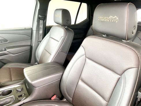 Used 2023 Chevrolet Traverse High Country FWD image 13