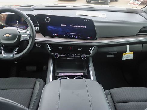 New 2026 Chevrolet Suburban LS image 11