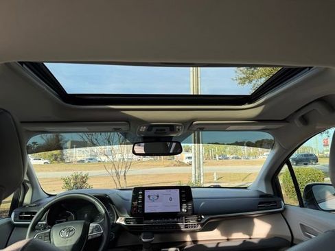 Used 2023 Toyota Sienna XLE image 15