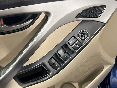 Used 2015 Hyundai Elantra SE w/ Option Group 02 FWD image 16