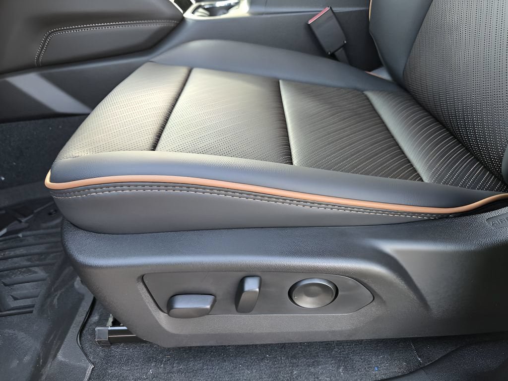 New 2026 GMC Canyon AT4 w/ Technology Plus Package AWD/4WD image 17