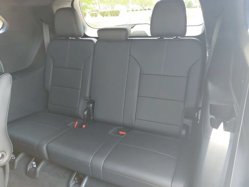 Used 2025 GMC Acadia Elevation w/ Elevation Premium Package FWD image 16