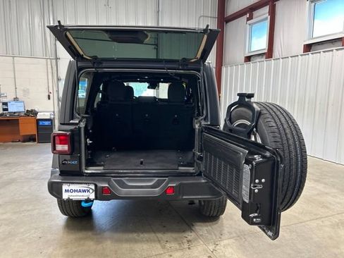 Used 2024 Jeep Wrangler Unlimited AWD/4WD image 19
