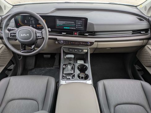 New 2026 Kia Carnival EX FWD image 18