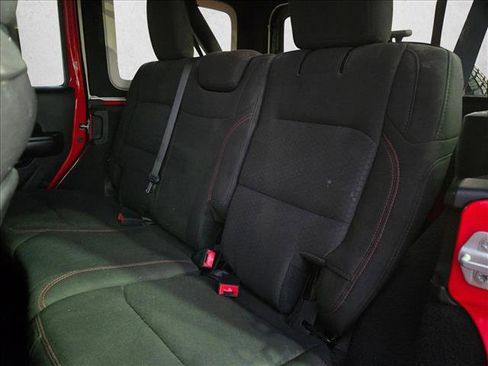 Used 2019 Jeep Wrangler Unlimited Rubicon image 16