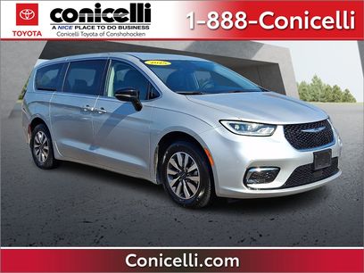 Used 2024 Chrysler Pacifica Select