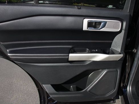 Used 2021 Ford Explorer Limited w/ Equipment Group 301A RWD image 19
