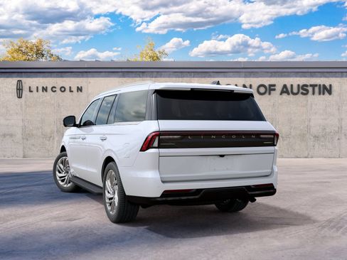 New 2027 Lincoln Navigator Premiere RWD image 8
