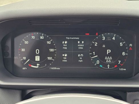 Used 2025 Land Rover Discovery Dynamic SE AWD/4WD image 28