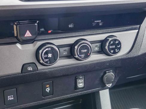 Used 2017 Toyota Tacoma TRD Off-Road w/ Tow Package image 22