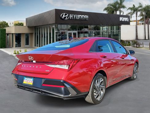 Certified 2025 Hyundai Elantra Limited image 3