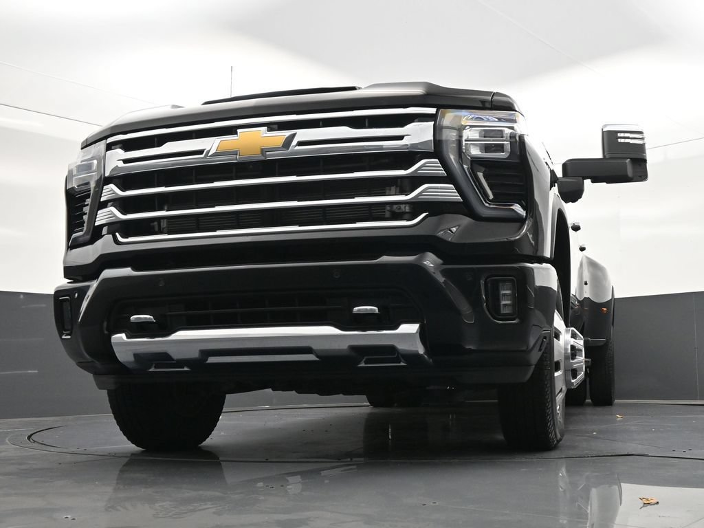 Used 2026 Chevrolet Silverado 3500 High Country w/ High Country Premium Package AWD/4WD image 34