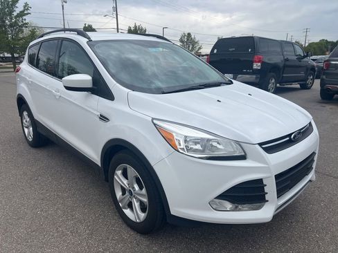 Used 2016 Ford Escape SE w/ Equipment Group 201A FWD image 4