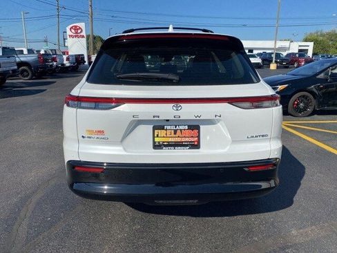 New 2025 Toyota Crown Signia image 11