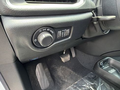 New 2027 Chrysler Pacifica Select FWD image 21