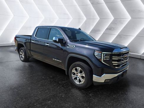 Used 2025 GMC Sierra 1500 SLT AWD/4WD image 3