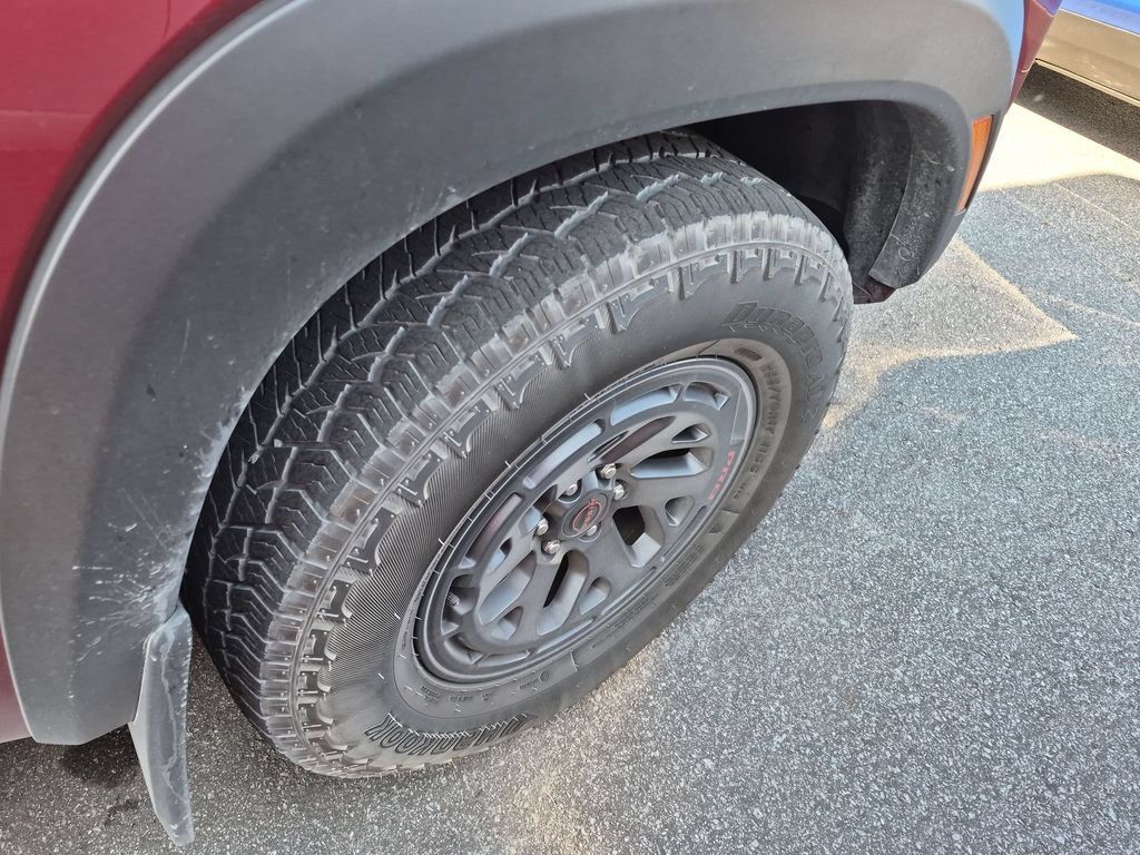 Used 2025 Nissan Frontier PRO-4X AWD/4WD image 12