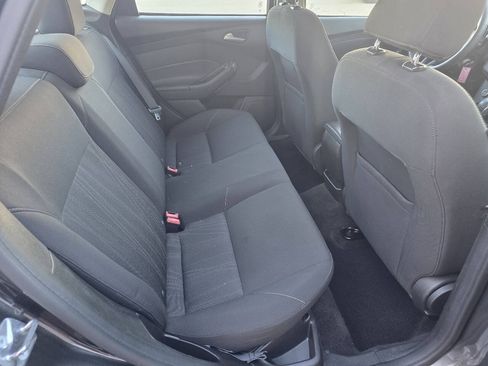Used 2017 Ford Focus SE FWD image 25