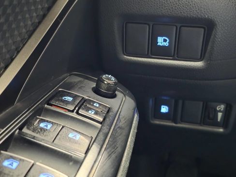 Used 2018 Toyota C-HR XLE image 23