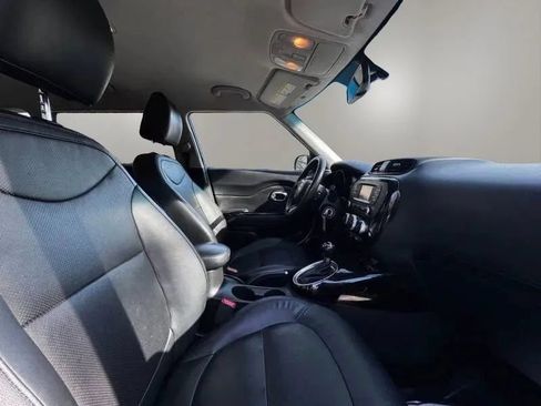 Used 2016 Kia Soul ! FWD image 11