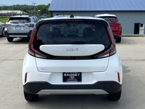 Used 2023 Kia Soul LX w/ LX Technology Package FWD image 5
