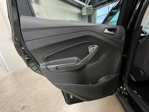 Used 2017 Ford Escape SE w/ Equipment Group 201A FWD image 18