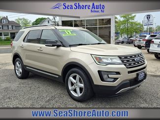 Used 2017 Ford Explorer XLT w/ Equipment Group 202A AWD/4WD video 1
