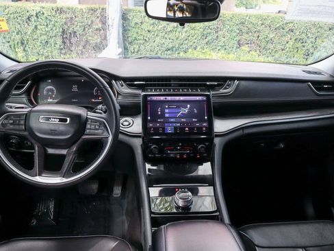 Used 2023 Jeep Grand Cherokee Limited image 27