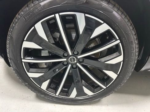 Used 2025 Volvo XC90 B6 Plus AWD/4WD image 6