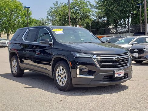 Used 2023 Chevrolet Traverse LS w/ Safety Package AWD/4WD image 3