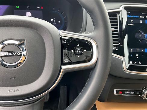 Used 2024 Volvo XC90 B6 Ultimate w/ Lounge Package image 24