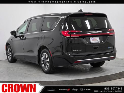 Used 2024 Chrysler Pacifica Limited FWD image 5